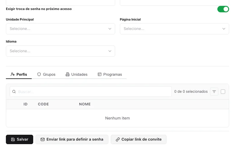 Cadastro de Manual Dois com o interruptor Exigir troca de senha no próximo acesso ligado e o rodapé com os botões Salvar, Enviar link para definir a senha e Copiar link de convite