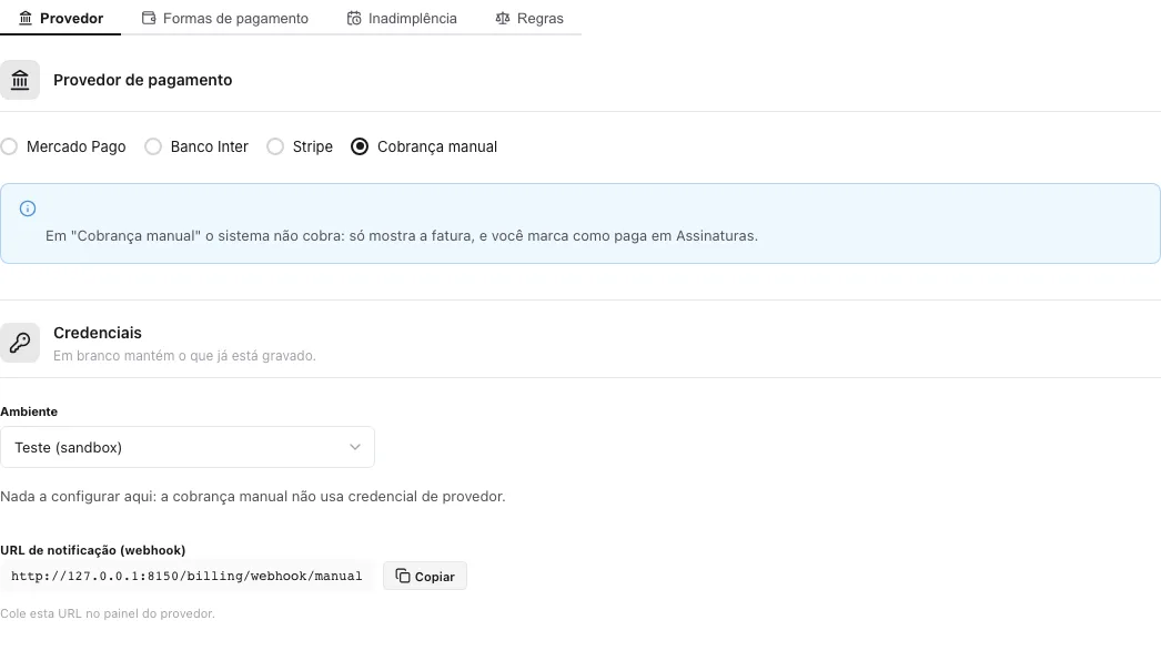 Aba Provedor com Cobrança manual marcada: aviso de que o sistema não cobra e você marca como paga em Assinaturas; seção Credenciais só com o campo Ambiente e o texto de que a cobrança manual não usa credencial; URL de notificação terminando em /billing/webhook/manual