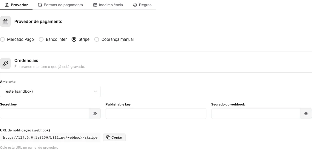 Aba Provedor com Stripe marcado: seção Credenciais com Ambiente e, ao lado, os campos Secret key, Publishable key e Segredo do webhook vazios; URL de notificação terminando em /billing/webhook/stripe