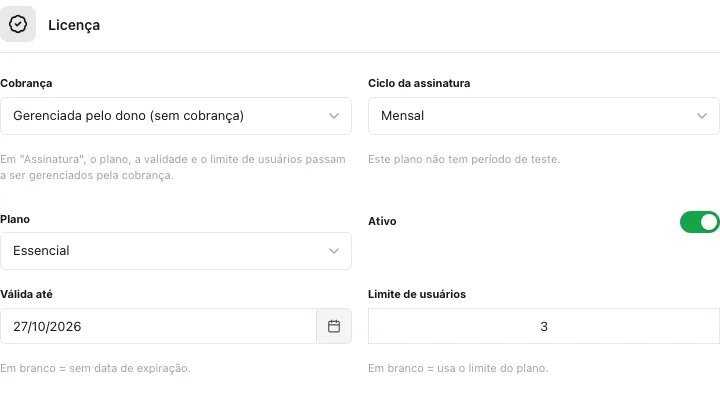 Seção Licença do cadastro de uma unidade com o campo Cobrança em Gerenciada pelo dono (sem cobrança), Ciclo da assinatura Mensal, Plano Essencial, Válida até e Limite de usuários editáveis