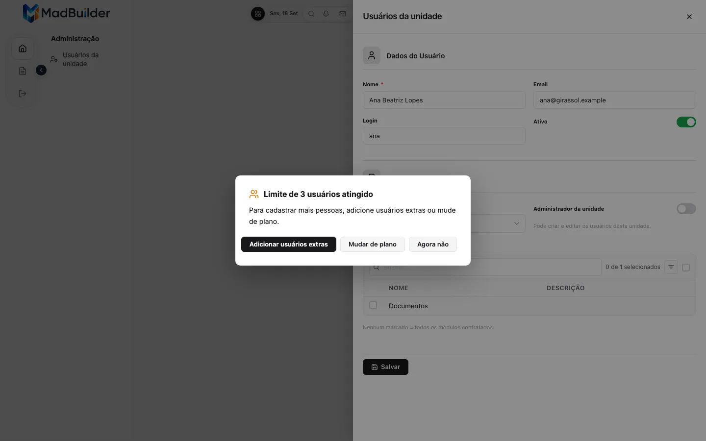 Aviso Limite de 3 usuários atingido sobre o formulário de novo usuário, com os botões Adicionar usuários extras, Mudar de plano e Agora não