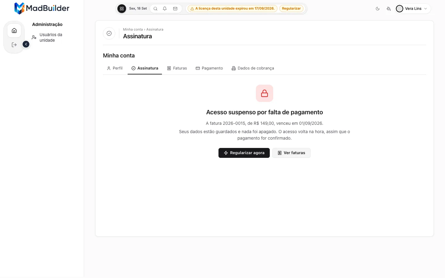 Conta suspensa: faixa amarela no topo A licença desta unidade expirou em 17/09/2026 com o link Regularizar, menu lateral sem os módulos, e a aba Assinatura com Acesso suspenso por falta de pagamento, a fatura vencida e os botões Regularizar agora e Ver faturas