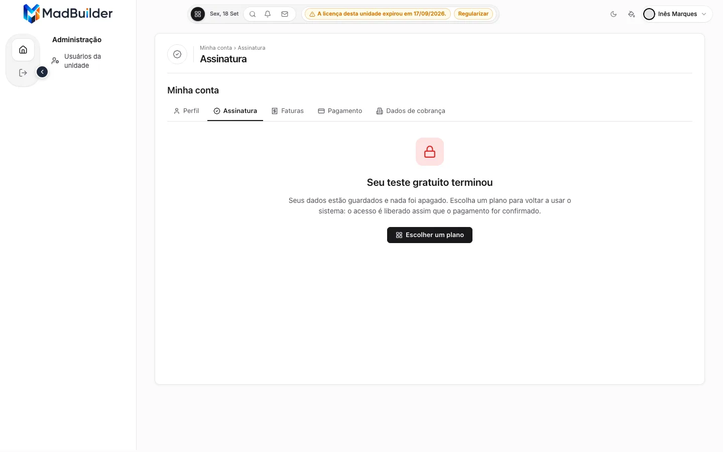 Conta com o teste grátis encerrado: faixa amarela no topo A licença desta unidade expirou em 17/09/2026 com o link Regularizar, menu lateral sem os módulos, e a aba Assinatura com Seu teste gratuito terminou, o aviso de que os dados estão guardados e o botão Escolher um plano