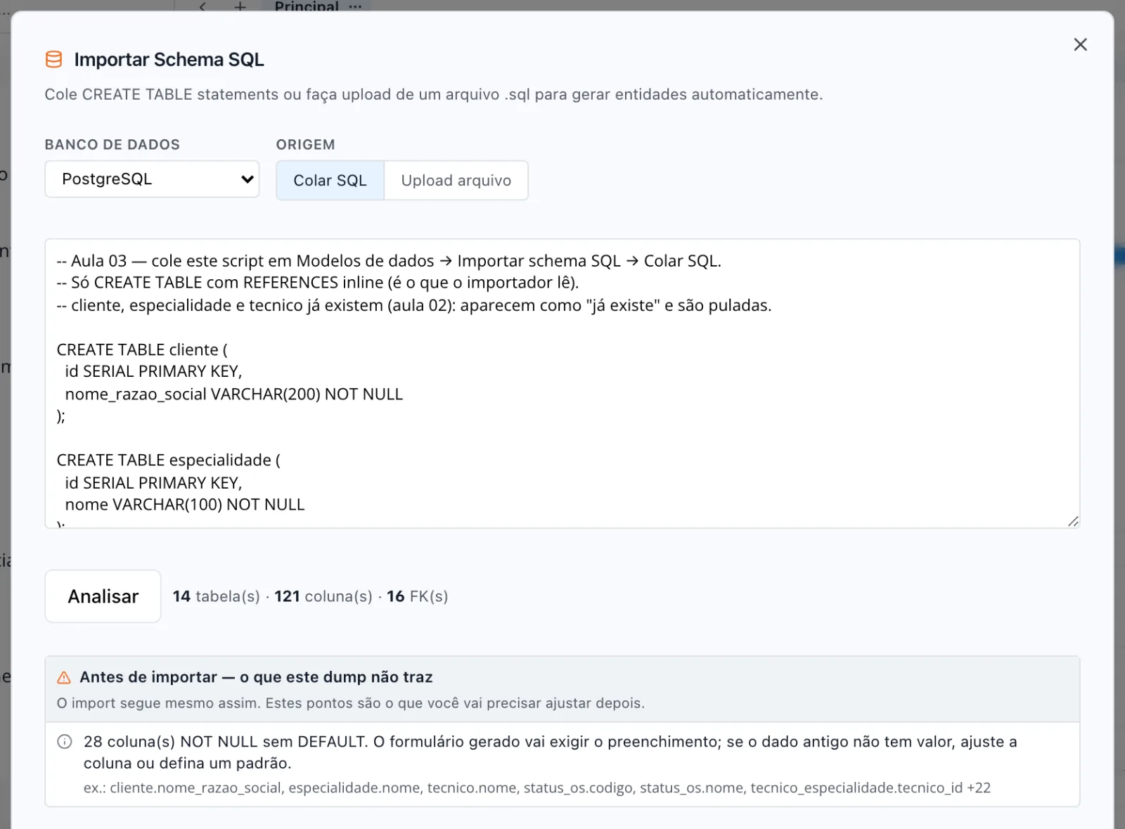 Mesmo modal depois de Analisar, recortado acima da lista de tabelas: Banco de dados PostgreSQL, Origem Colar SQL, o script na área de texto, a linha 14 tabela(s) · 121 coluna(s) · 16 FK(s) ao lado do botão Analisar e o bloco Antes de importar com o aviso de colunas obrigatórias