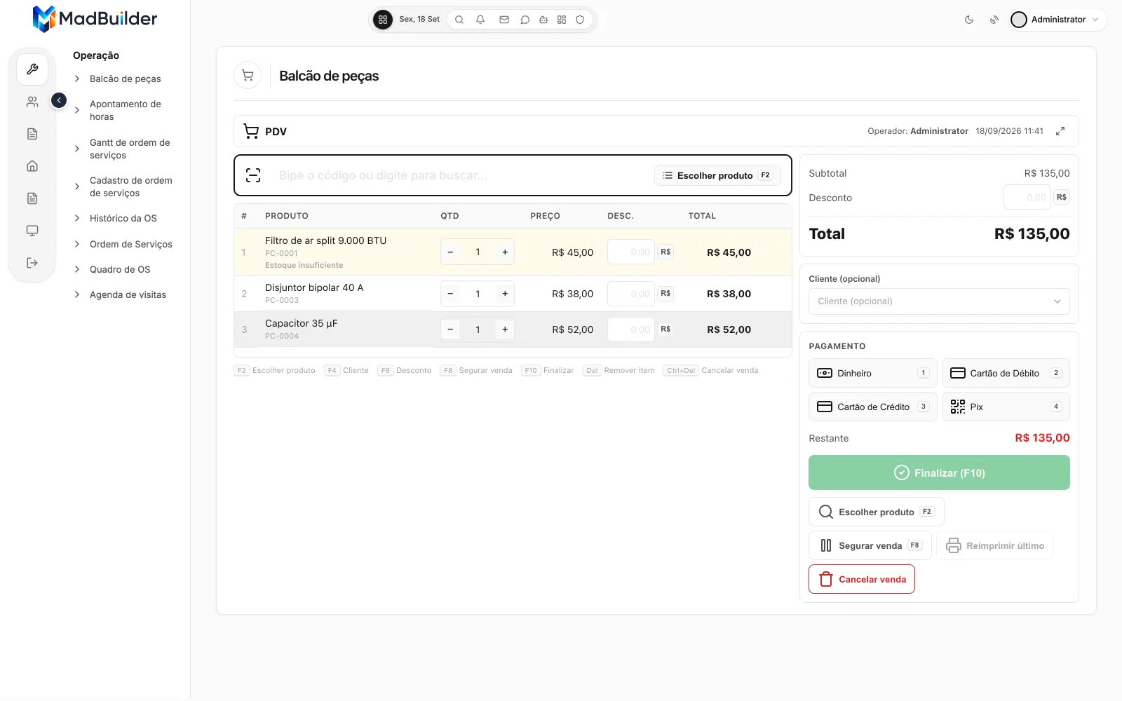 App no Teste Online com o caixa aberto: barra de bipe no topo, carrinho com as três peças (a primeira com o aviso Estoque insuficiente) e o Total R$ 135,00 em destaque