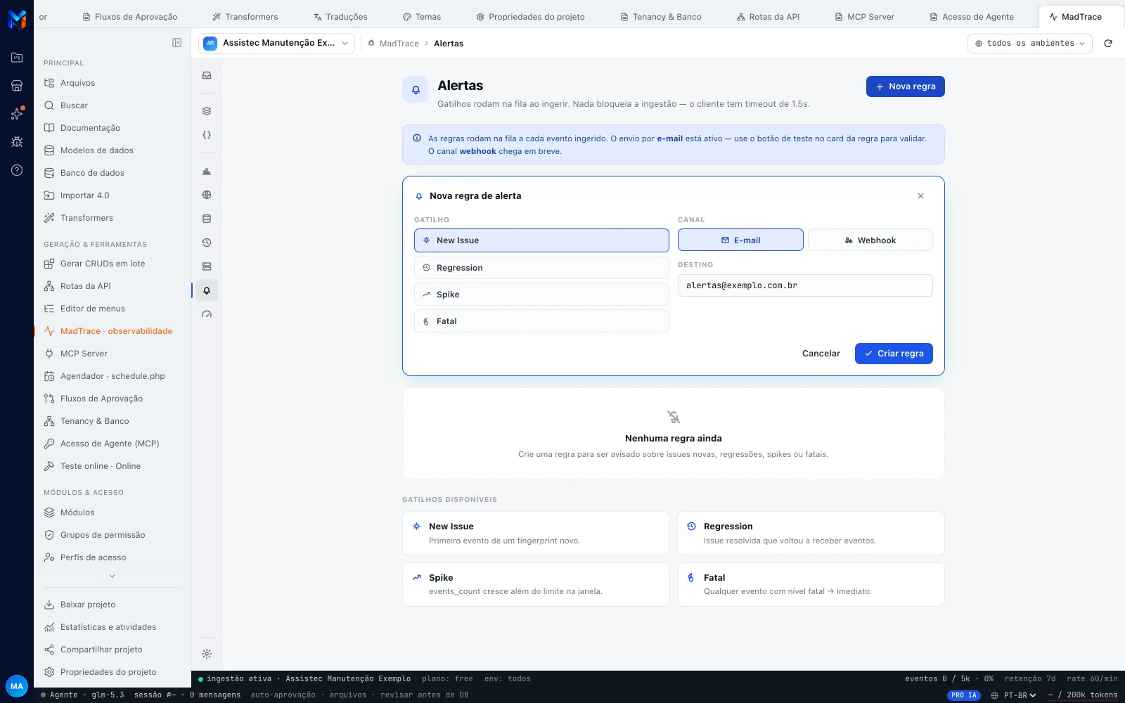 Tela Alertas com o formulário Nova regra de alerta aberto: GATILHO (New Issue, Regression, Spike, Fatal), CANAL (E-mail / Webhook) e DESTINO preenchido com alertas@exemplo.com.br, sobre o estado Nenhuma regra ainda e a seção Gatilhos disponíveis