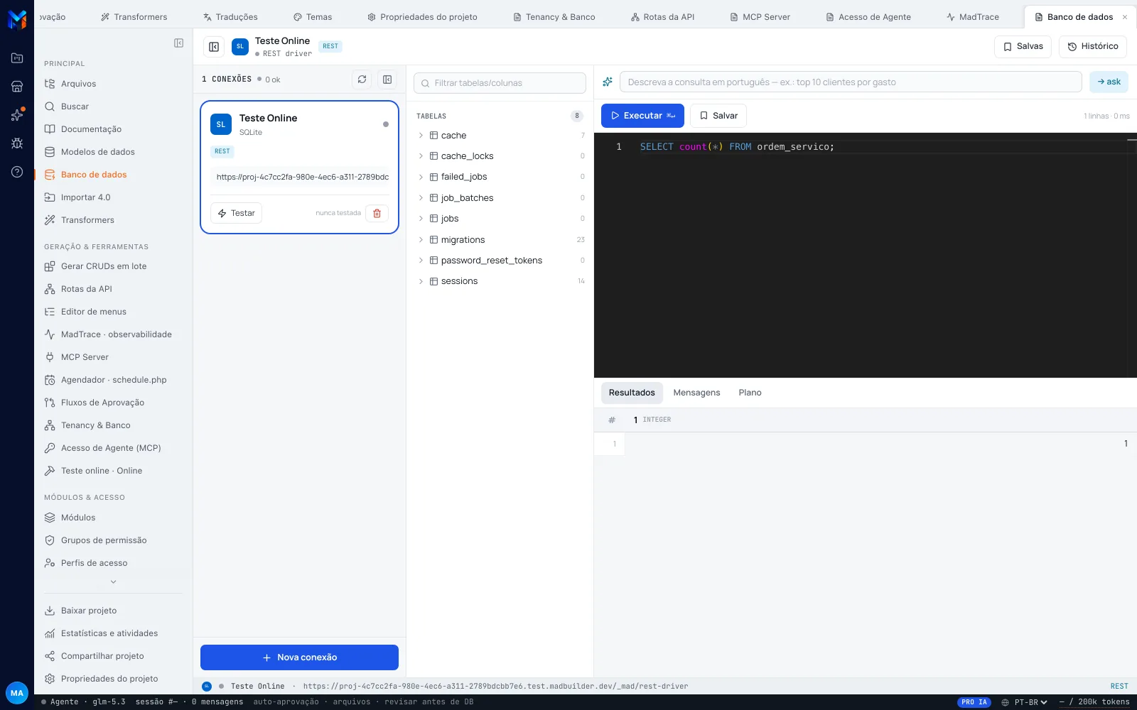 Painel Banco de dados: a conexão Teste Online à esquerda, o explorador listando só as tabelas de framework (cache, jobs, migrations, sessions…), o editor com SELECT count(*) FROM ordem_servico; e a aba Resultados com a linha devolvida (1 linhas · 0 ms no canto)